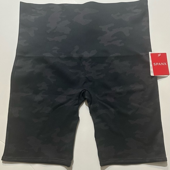 NEW SPANX Women’s Lamn High Waisted Bike Short 8” Black Camo Size L/XL 50180R - Picture 10 of 13